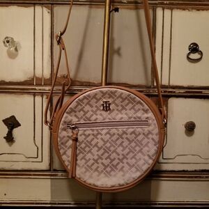 Tommy Hilfiger Canteen Crossbody Purse Bag